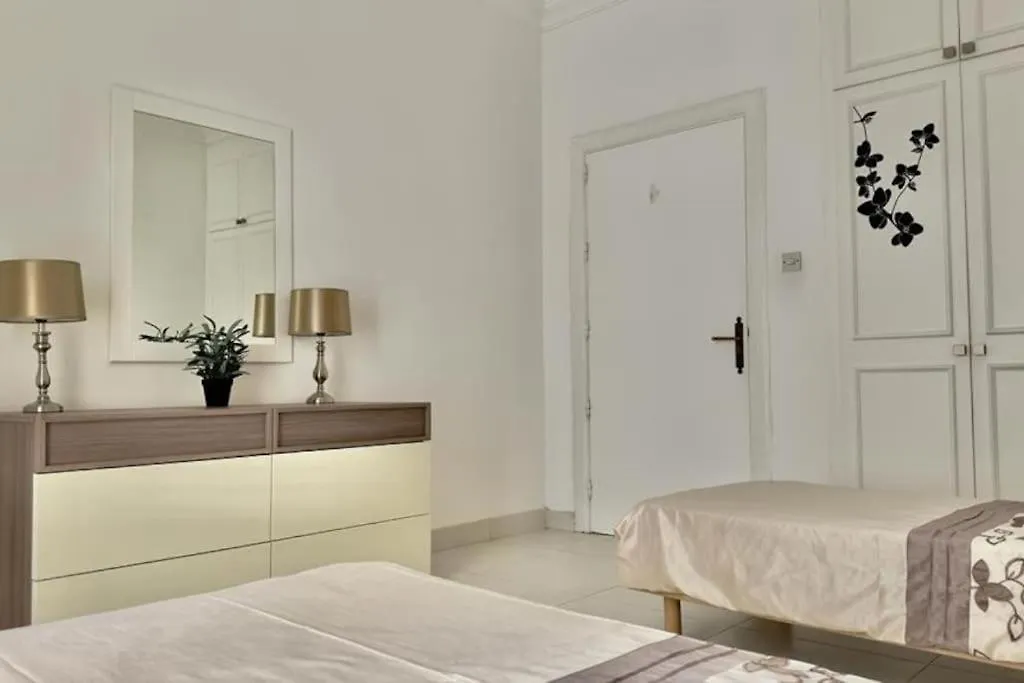 Sea View Over Valletta Strand Area Sliema Apartment