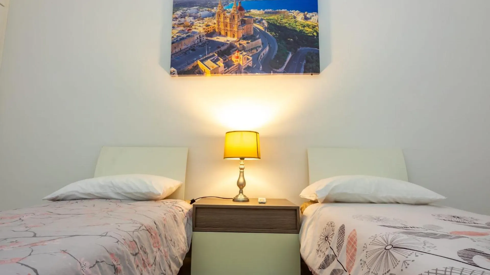 Apartment Sea View Over Valletta Strand Area Sliema