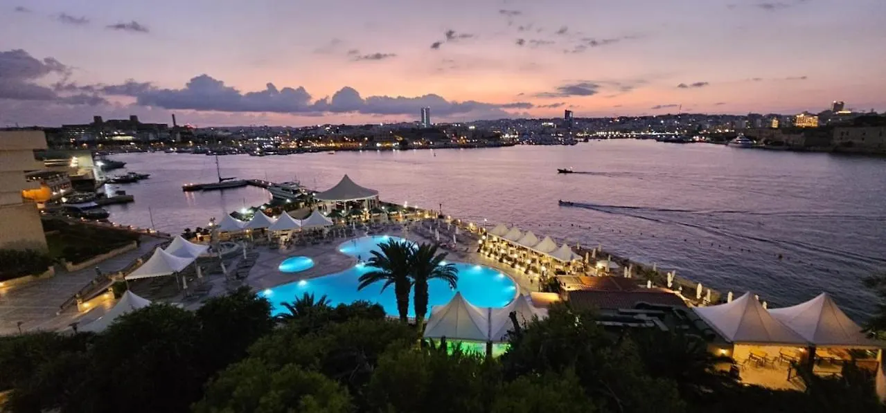 Apartment Sea View Over Valletta Strand Area Sliema