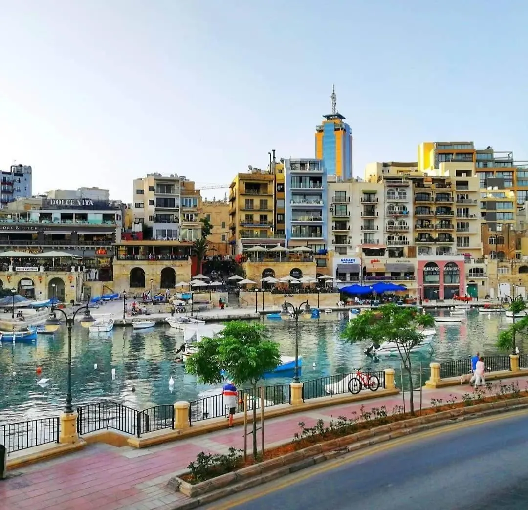 Sea View Over Valletta Strand Area Sliema Apartment