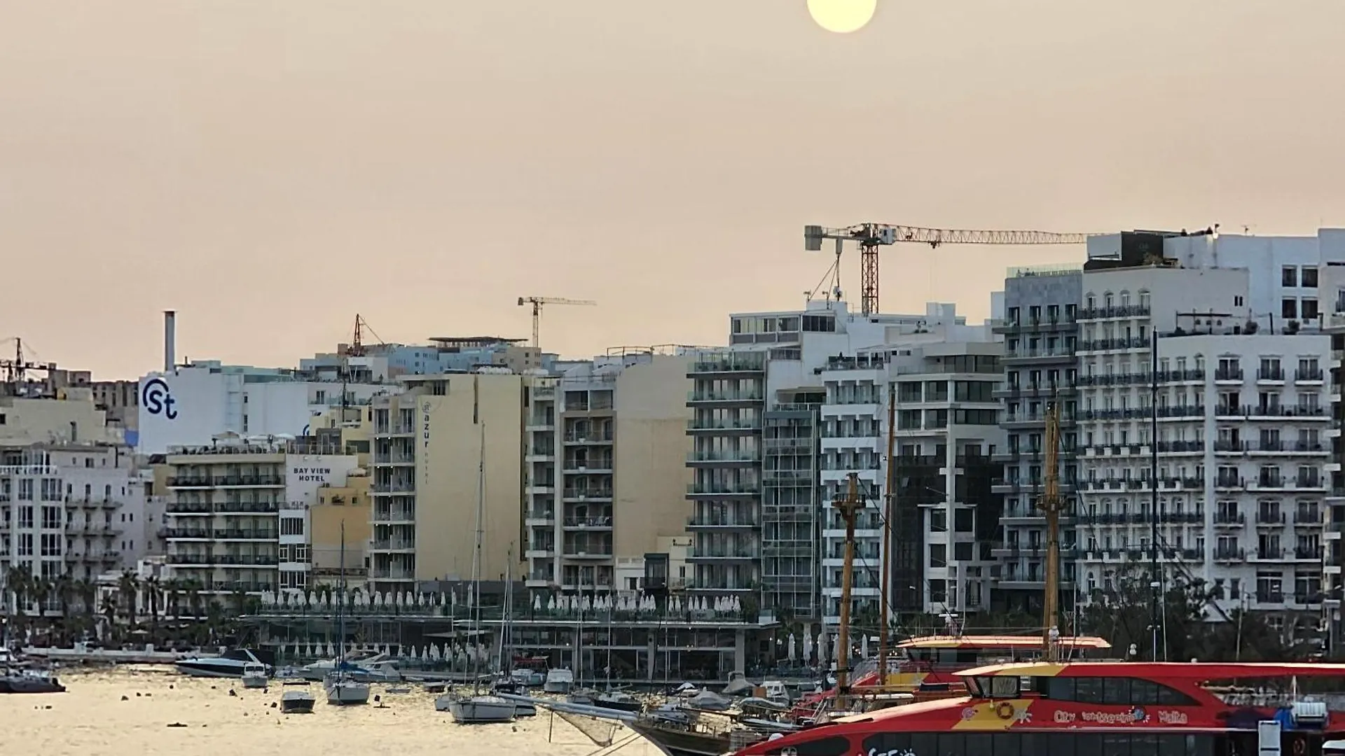 Apartment Sea View Over Valletta Strand Area Sliema